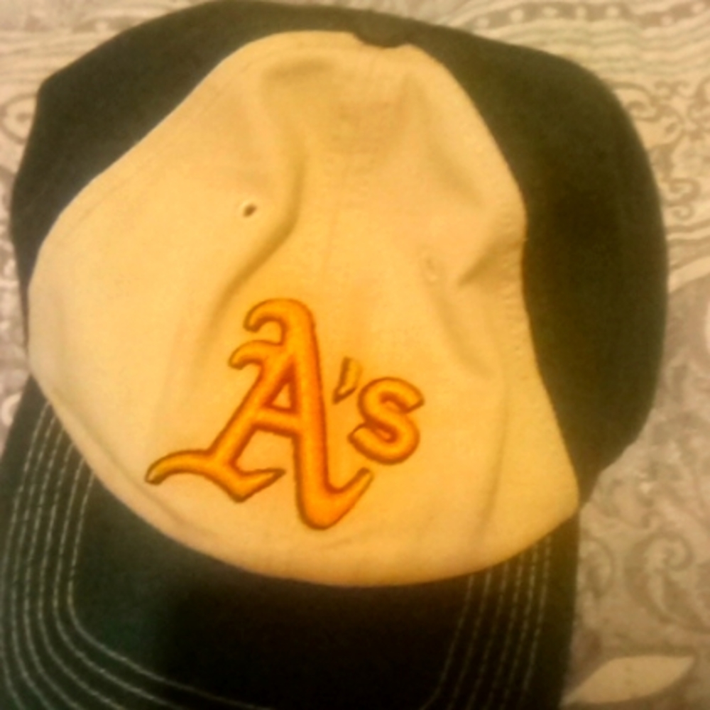 Excellent condition, vintage Oakland A's 47 brand fitted hat. Size large.